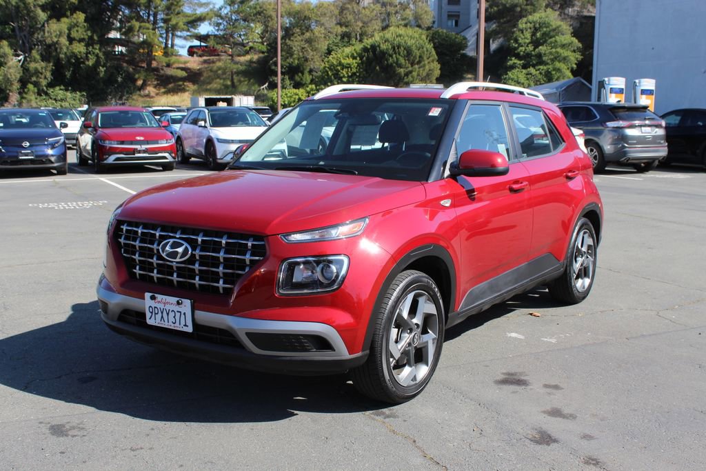 Used 2025 Hyundai Venue SEL FWD image 3