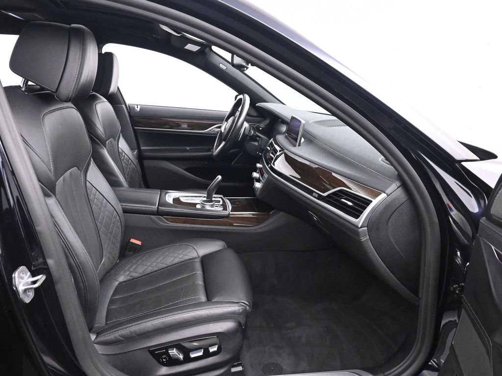 Used 2020 BMW 750i xDrive w/ M Sport Package AWD/4WD image 24