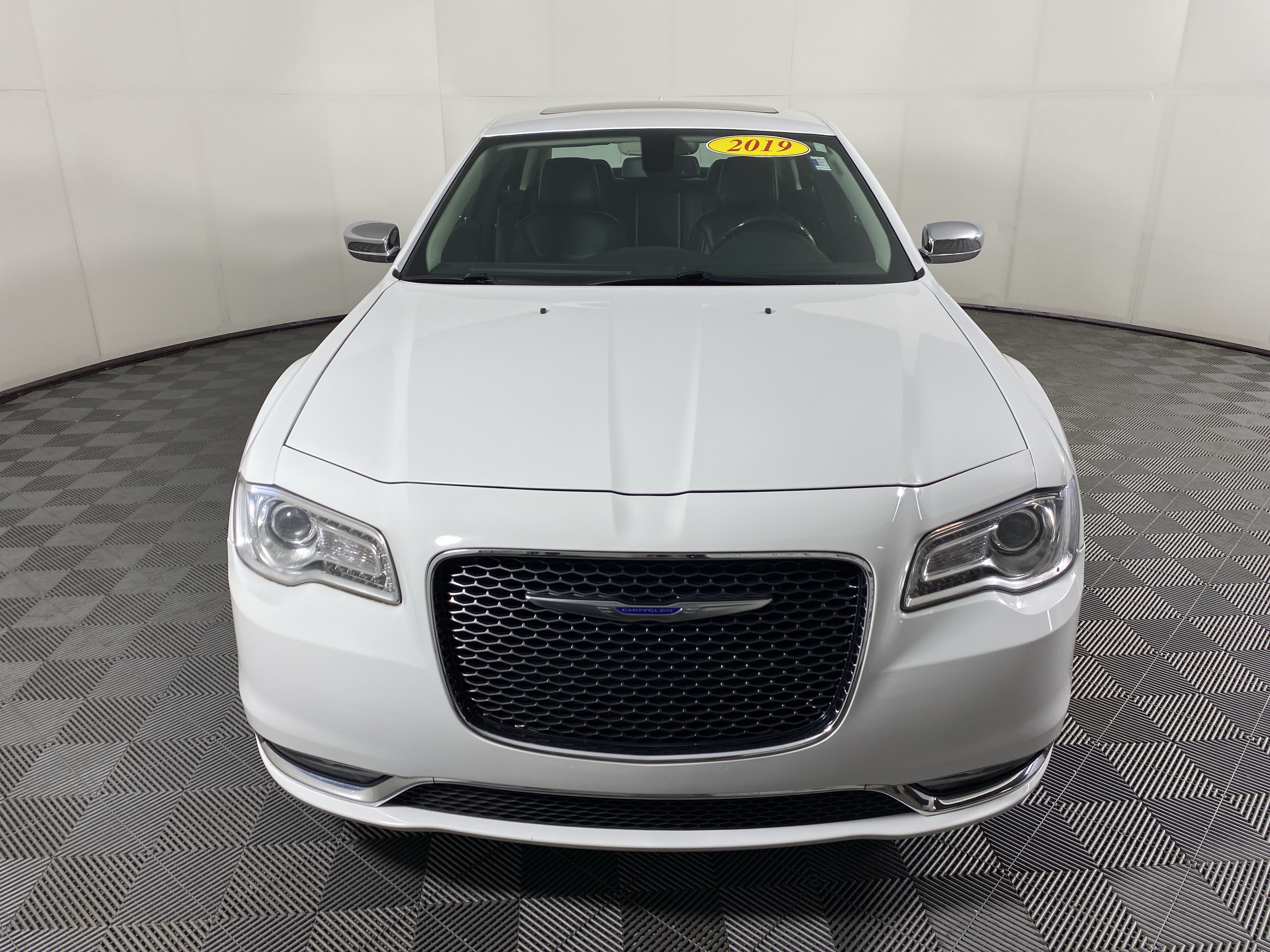 Used 2019 Chrysler 300 Limited RWD image 14