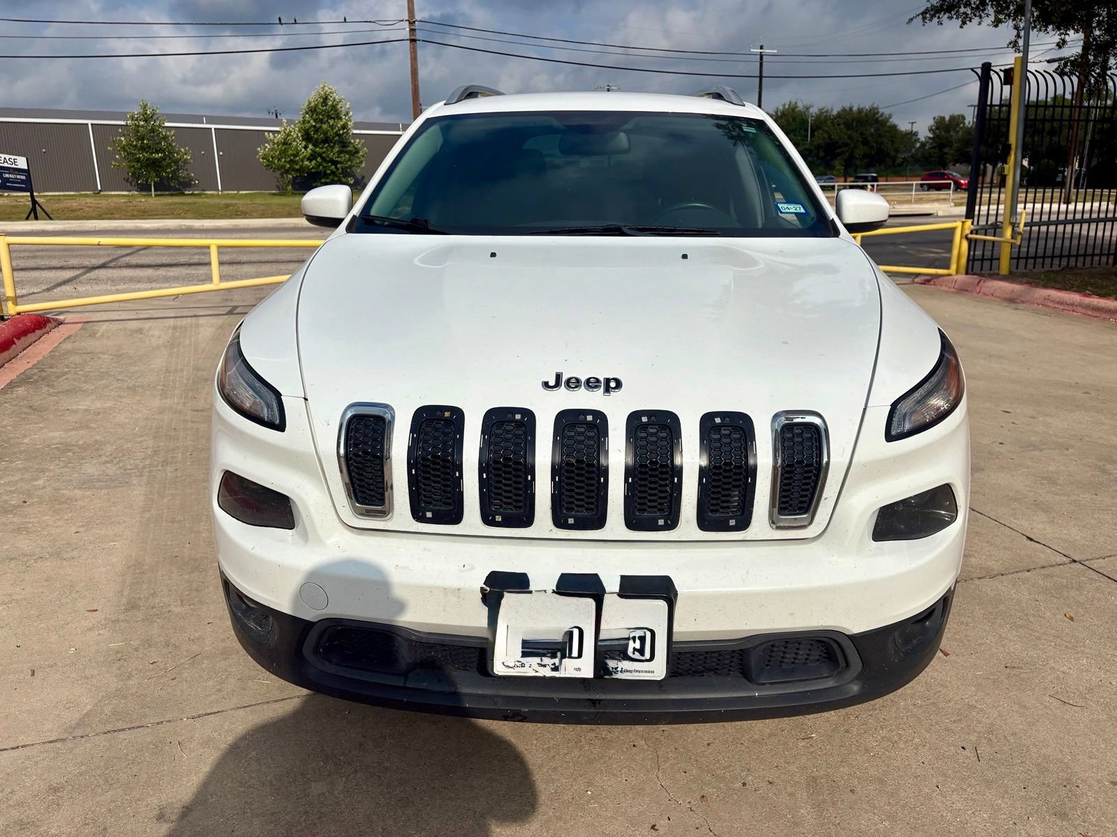 Used 2017 Jeep Cherokee Latitude w/ Safety/Convenience Group FWD image 10