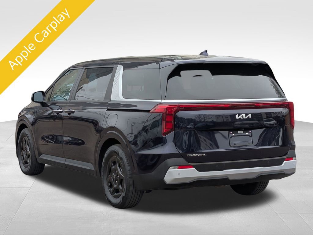 Used 2025 Kia Carnival FWD image 3
