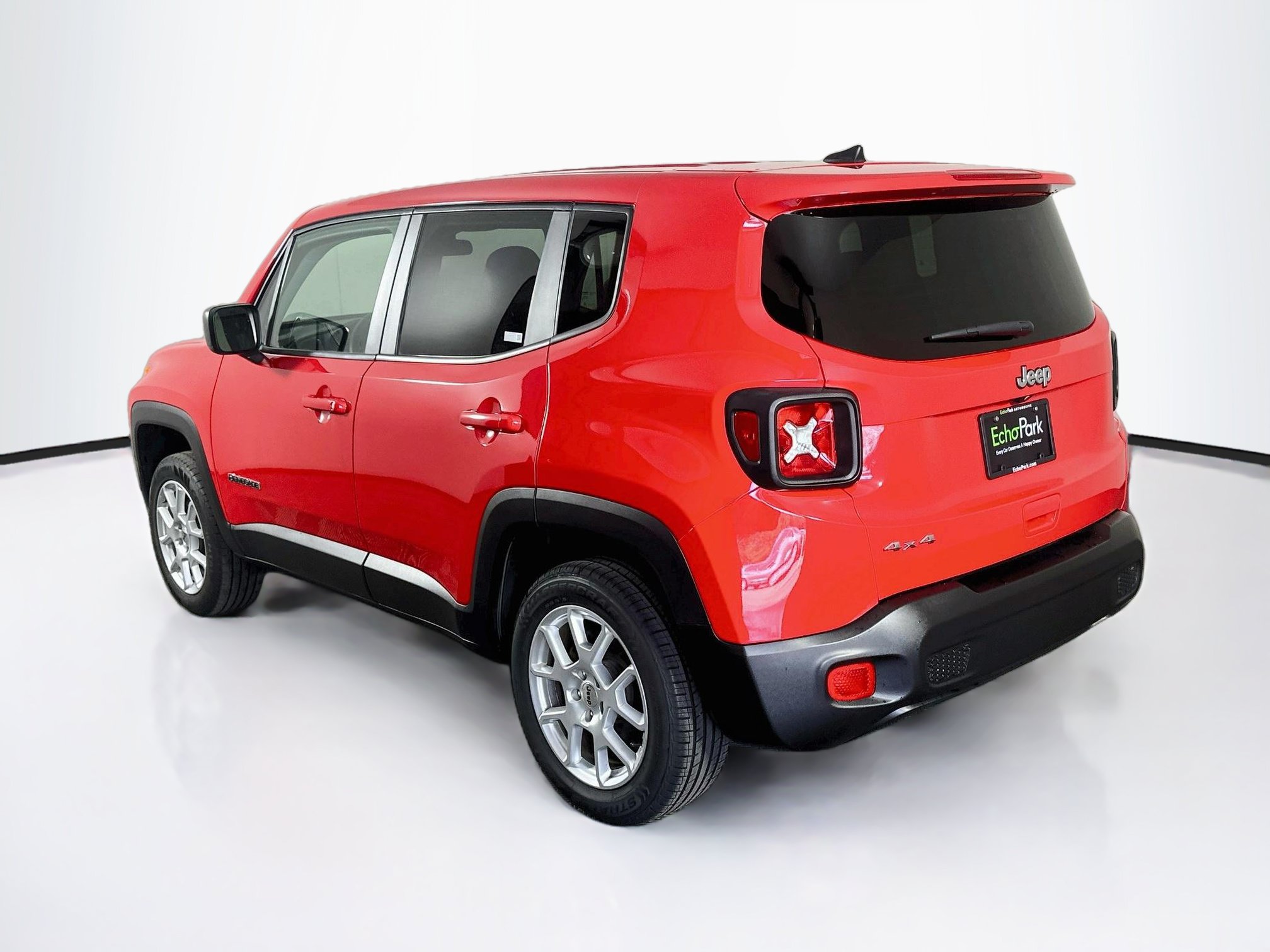 Used 2023 Jeep Renegade Latitude AWD/4WD image 5
