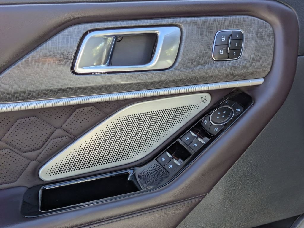 Used 2025 Ford Explorer Platinum w/ LUX Leather Package image 16