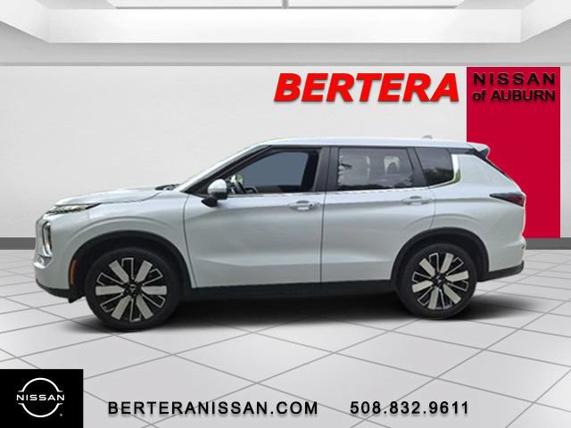 Used 2025 Mitsubishi Outlander SE AWD/4WD image 1