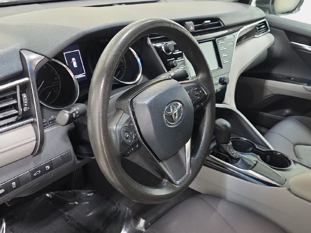 Used 2018 Toyota Camry LE FWD image 14