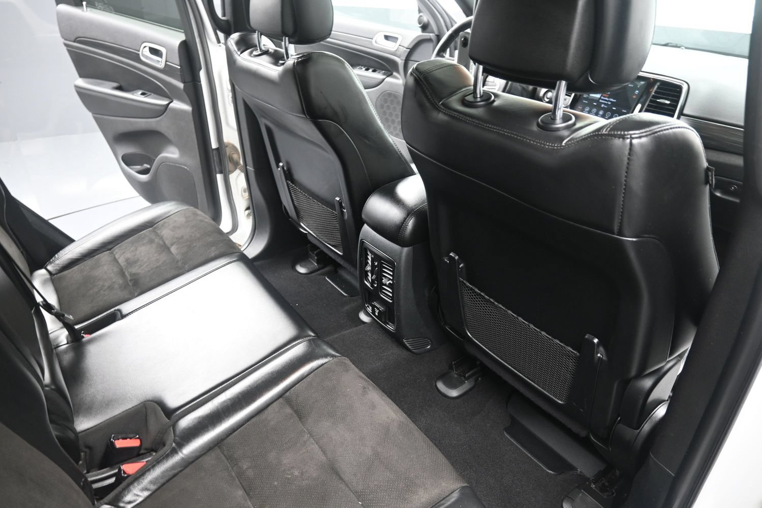 Used 2020 Jeep Grand Cherokee Altitude AWD/4WD image 26