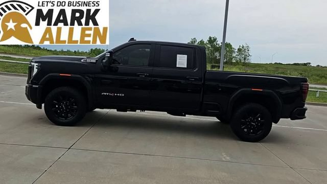 Used 2025 GMC Sierra 2500 AT4 AWD/4WD image 5