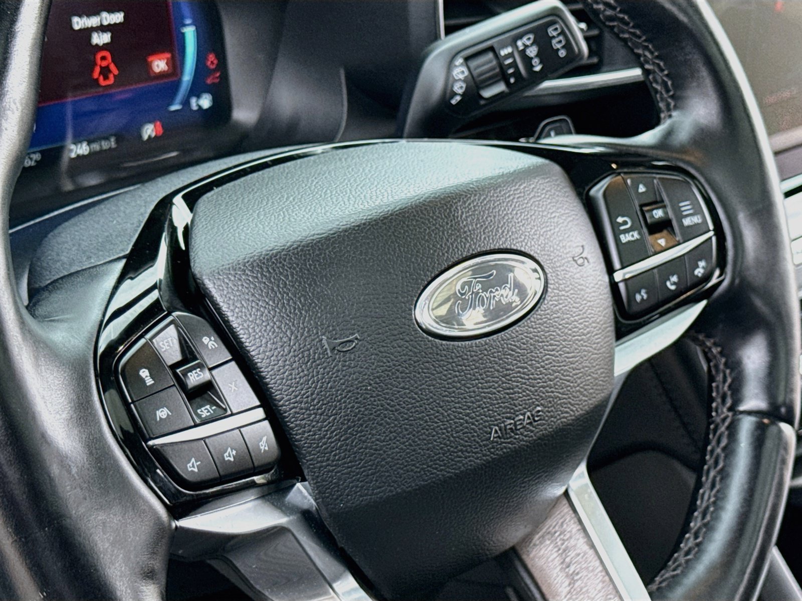 Used 2021 Ford Explorer Platinum w/ Equipment Group 601A AWD/4WD image 12