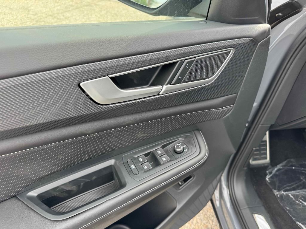 New 2026 Volkswagen Atlas Cross Sport SEL R-Line image 13