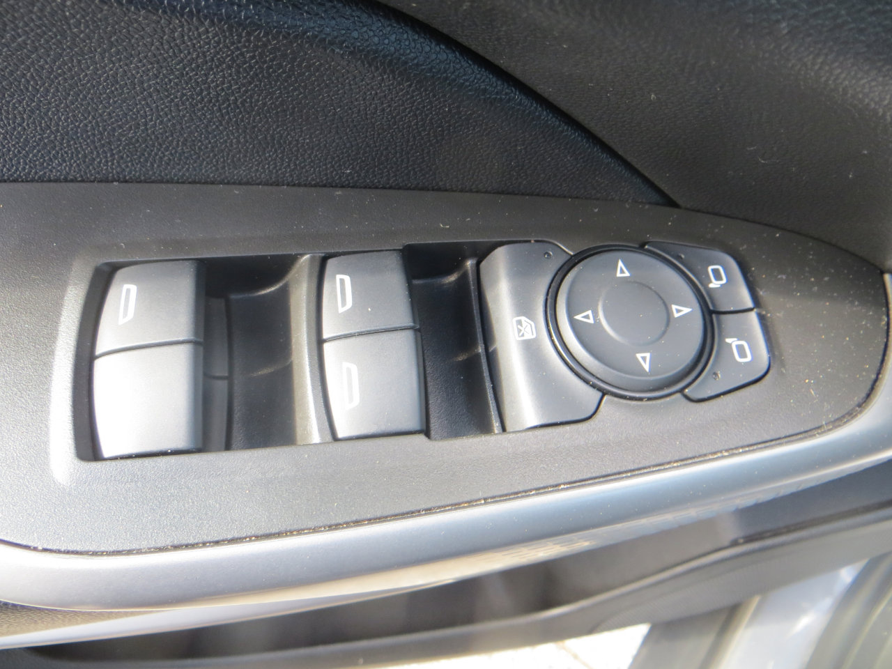 Used 2024 Chevrolet Trax RS w/ Driver Confidence Package image 17