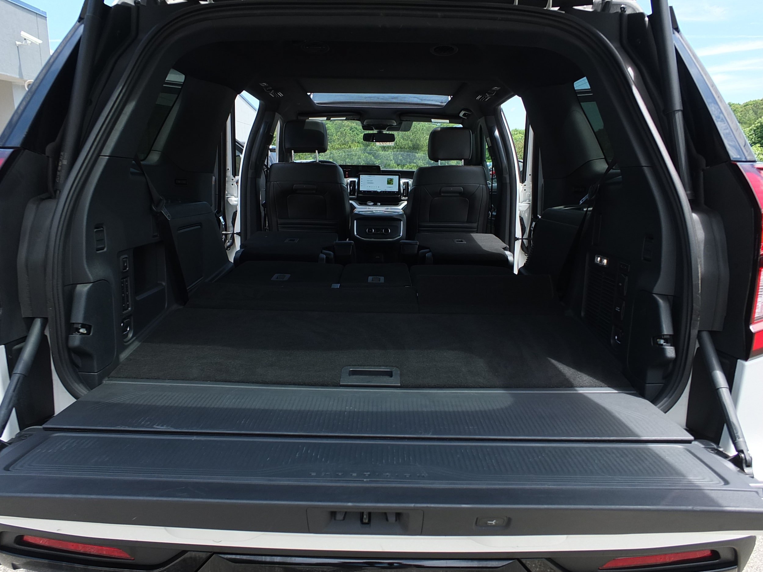 Used 2025 Ford Expedition Tremor AWD/4WD image 17