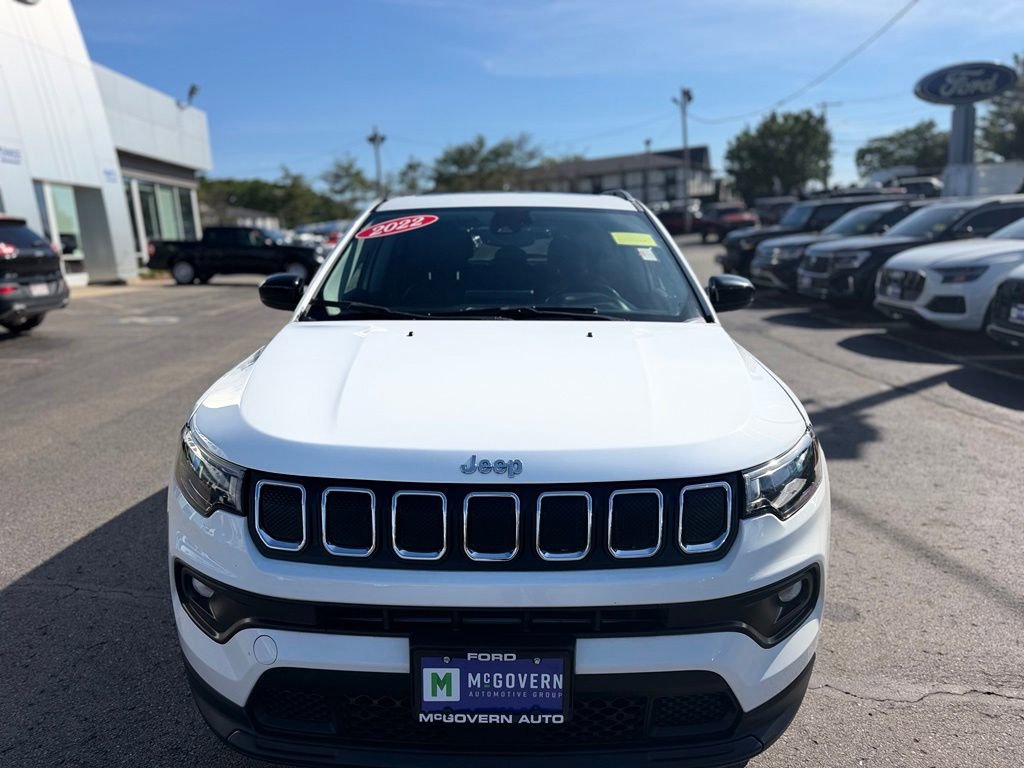Used 2022 Jeep Compass Latitude w/ Sun and Sound Group AWD/4WD image 10