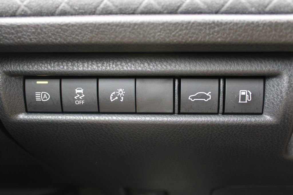 Used 2026 Toyota Camry XLE AWD/4WD image 25
