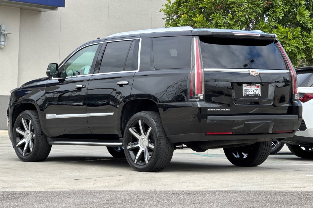 Used 2019 Cadillac Escalade Premium Luxury RWD image 8