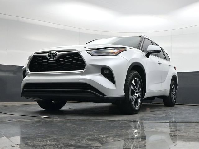Used 2023 Toyota Highlander XLE image 28