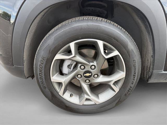 Used 2025 Chevrolet Trax LT w/ LT Convenience Package FWD image 27