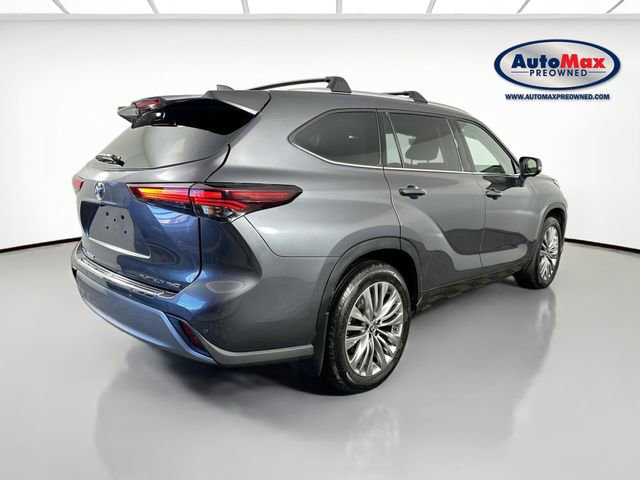 Used 2024 Toyota Highlander Platinum image 2