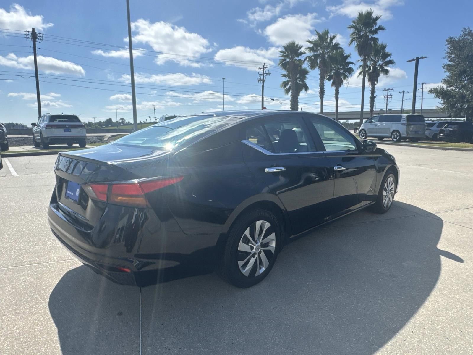 Used 2024 Nissan Altima 2.5 S FWD image 5