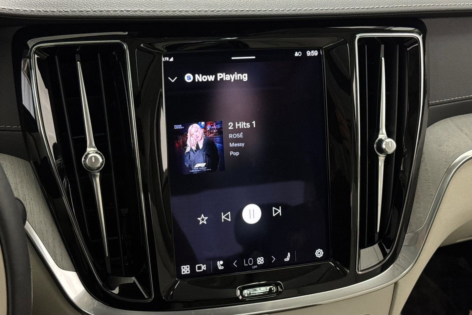 Used 2024 Volvo S60 T8 Ultimate w/ Climate Package image 22