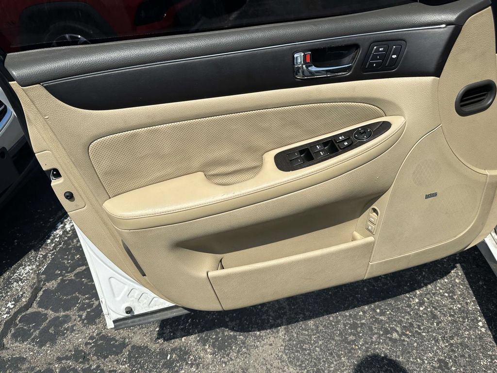 Used 2011 Hyundai Genesis 4.6 RWD image 17