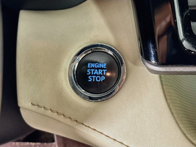Used 2022 Toyota Highlander Limited FWD image 18