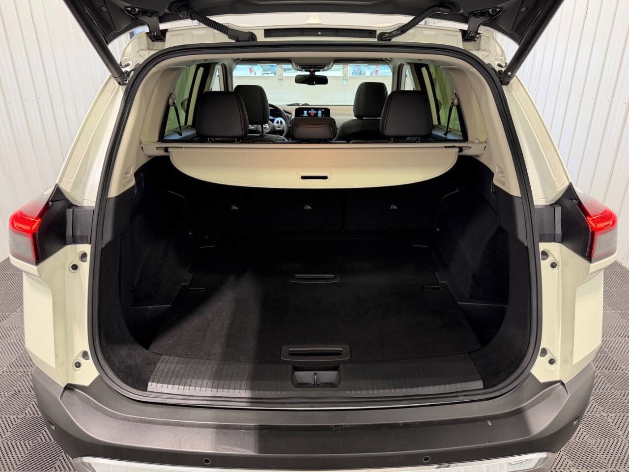 Used 2023 Nissan Rogue Platinum AWD/4WD image 32