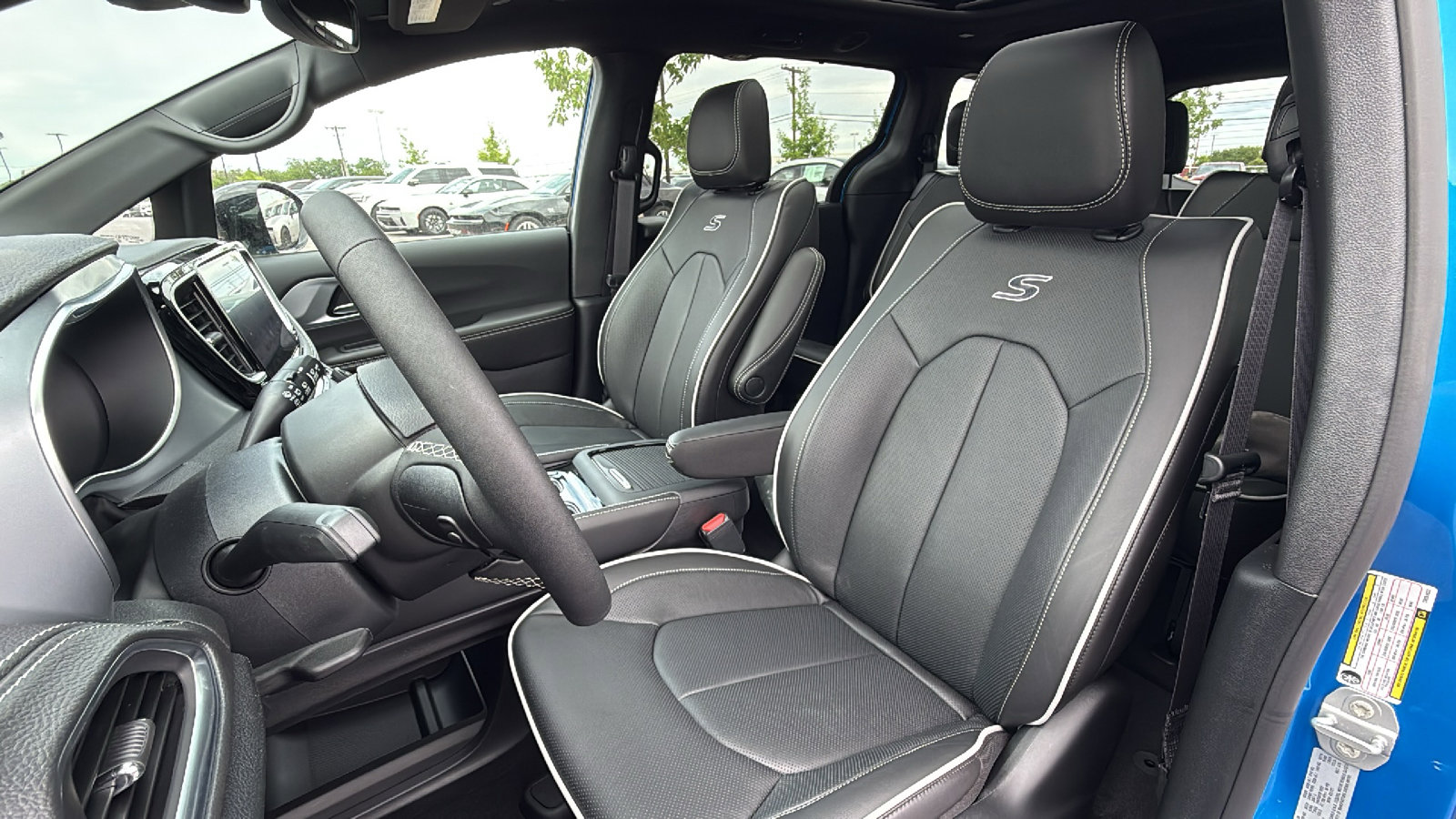 New 2026 Chrysler Pacifica Limited FWD image 15