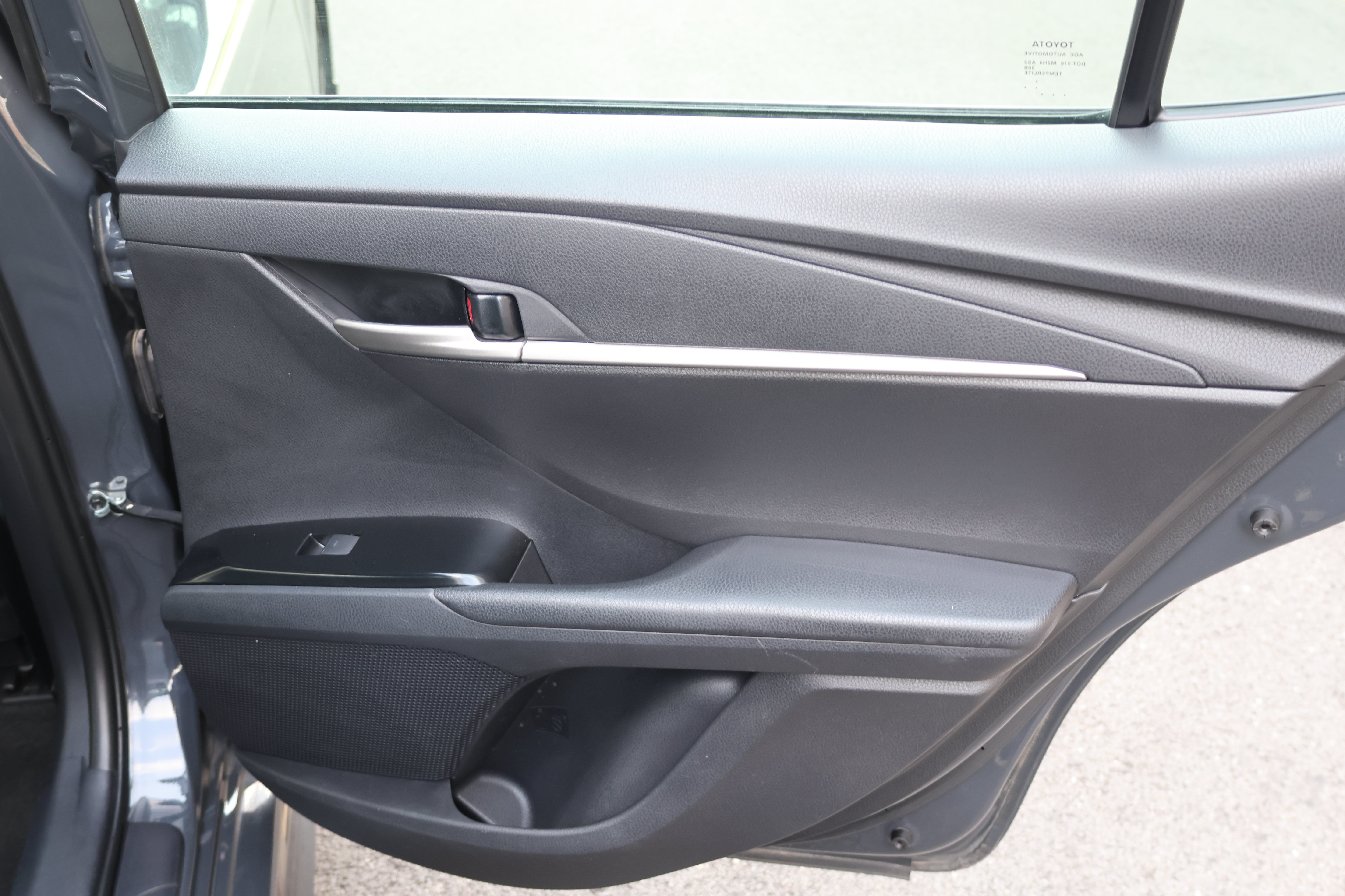 Used 2025 Toyota Camry SE FWD image 17