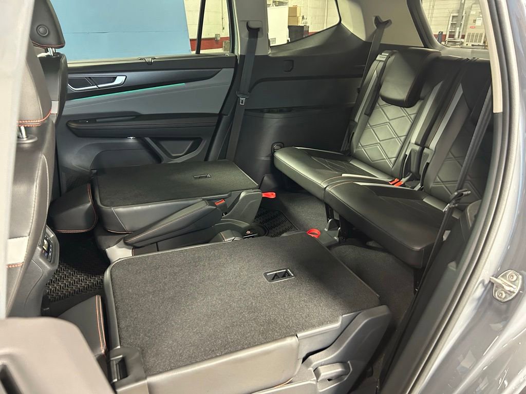 Used 2024 Volkswagen Atlas Peak Edition SE image 35