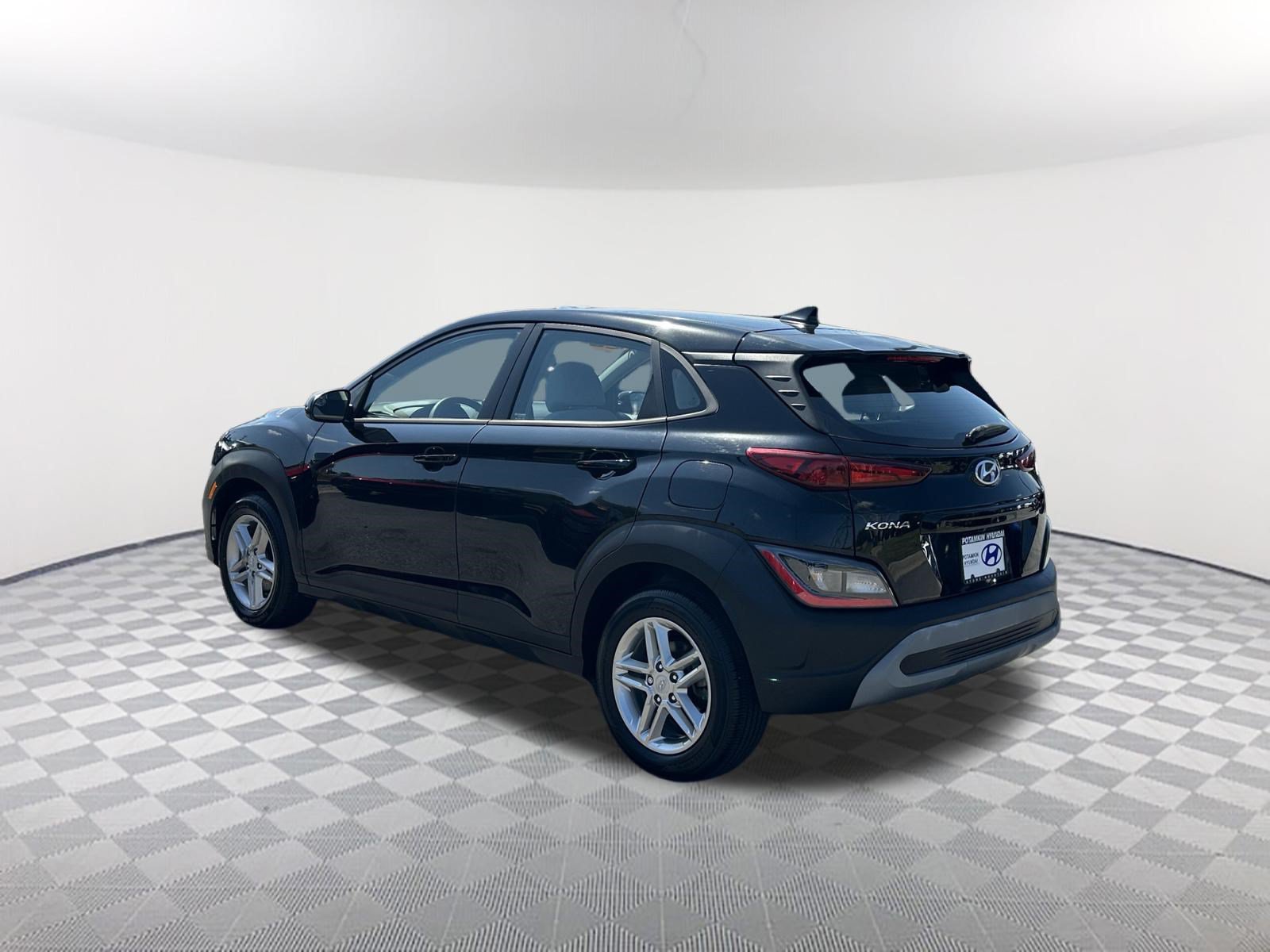 Used 2022 Hyundai Kona SE w/ Cargo Package FWD image 7