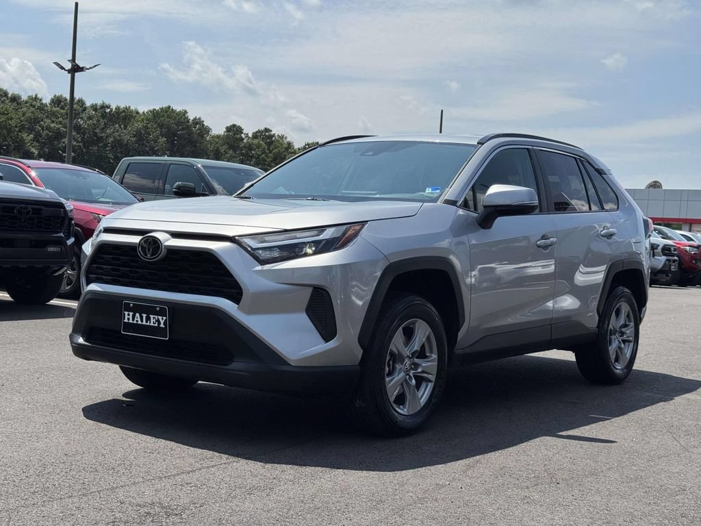 Used 2025 Toyota RAV4 XLE AWD/4WD image 24