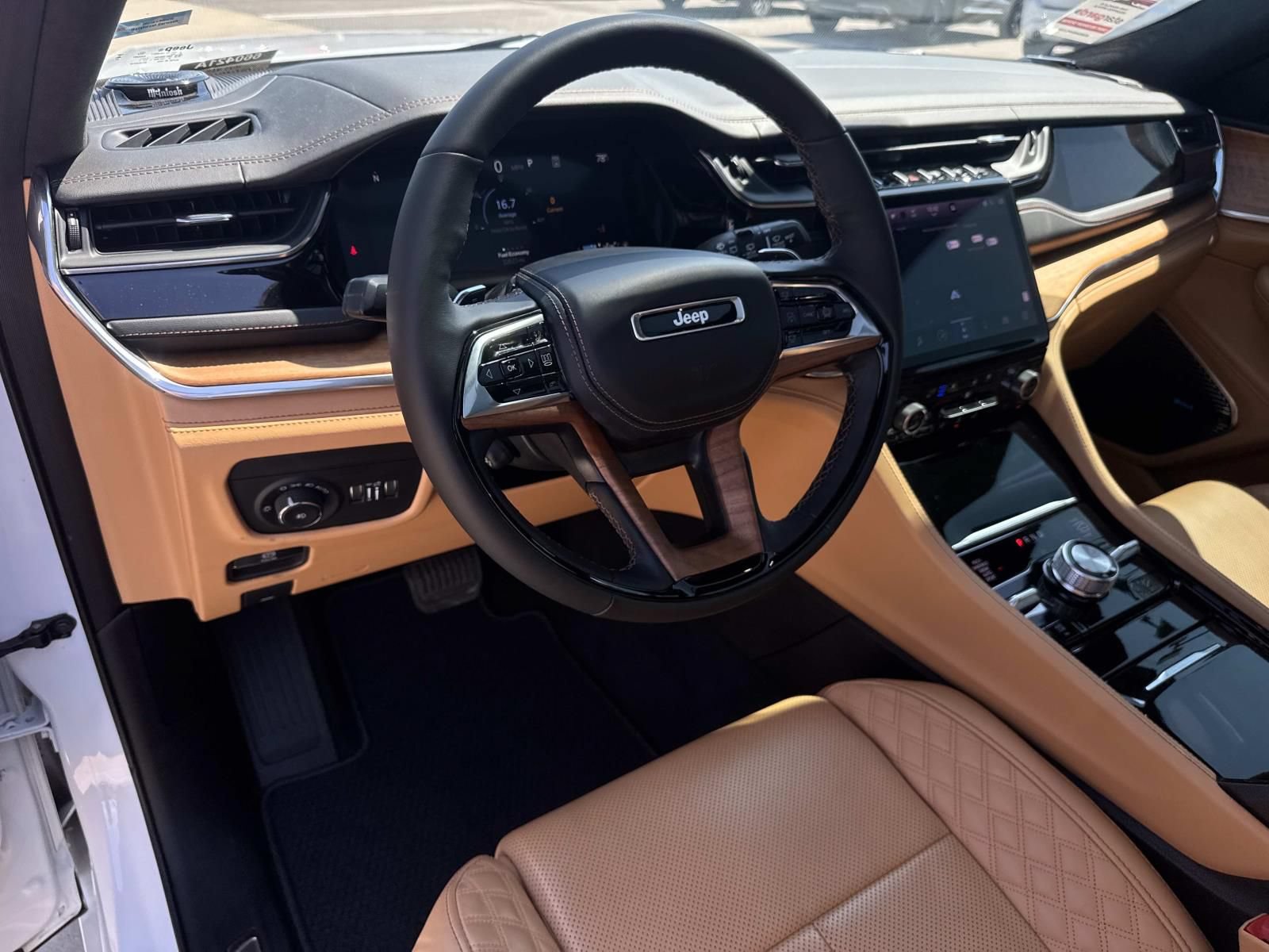Used 2025 Jeep Grand Cherokee L Summit AWD/4WD image 18