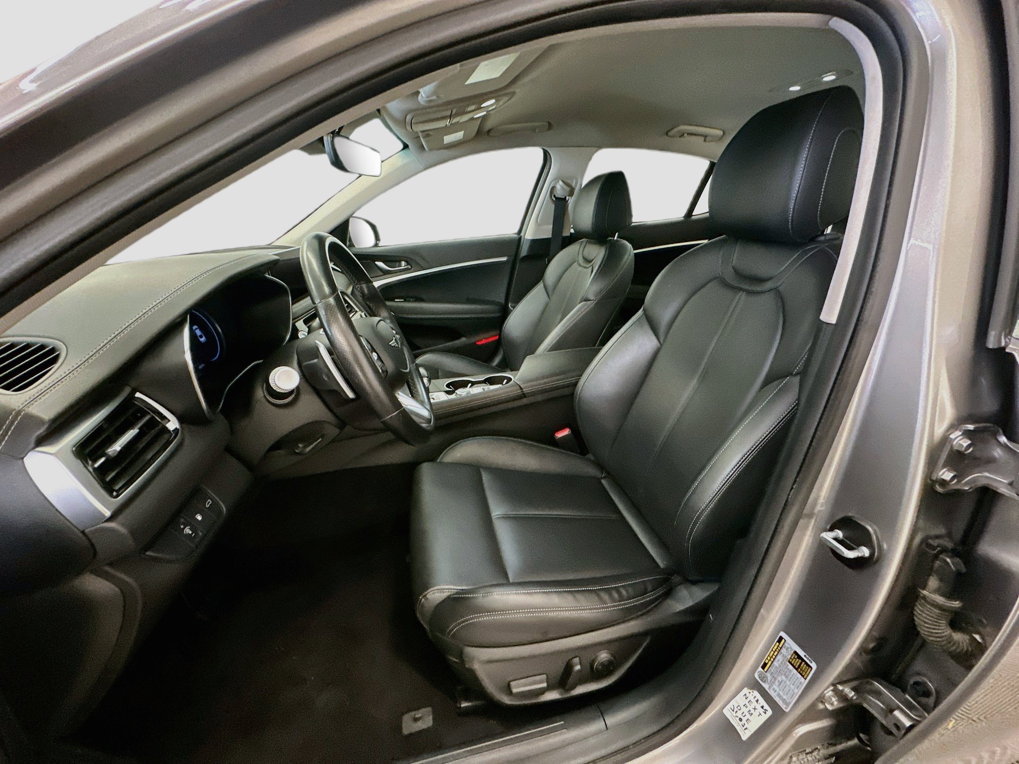 Used 2025 Genesis G70 2.5T AWD/4WD image 13
