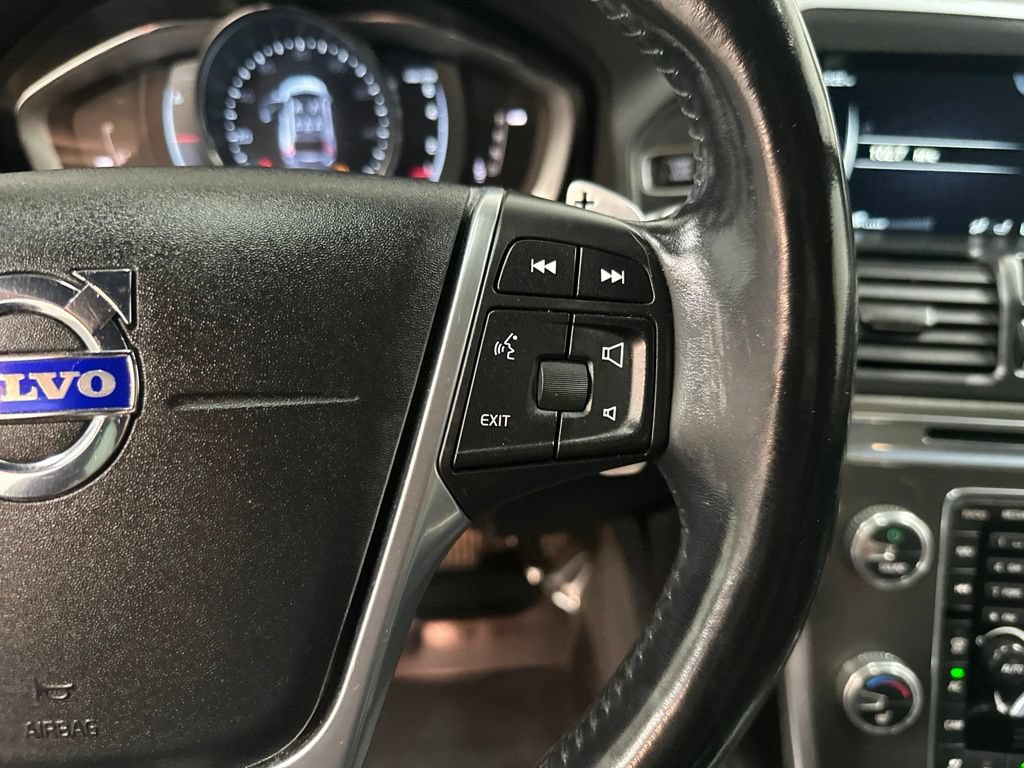 Used 2015 Volvo XC60 T6 AWD/4WD image 16