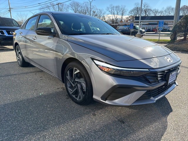 Certified 2025 Hyundai Elantra Sport image 4