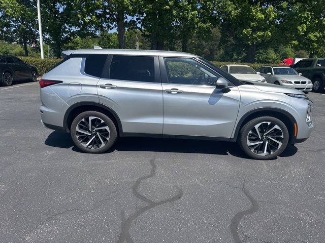 Used 2024 Mitsubishi Outlander SE AWD/4WD image 2