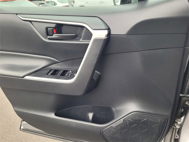 Used 2019 Toyota RAV4 LE image 12