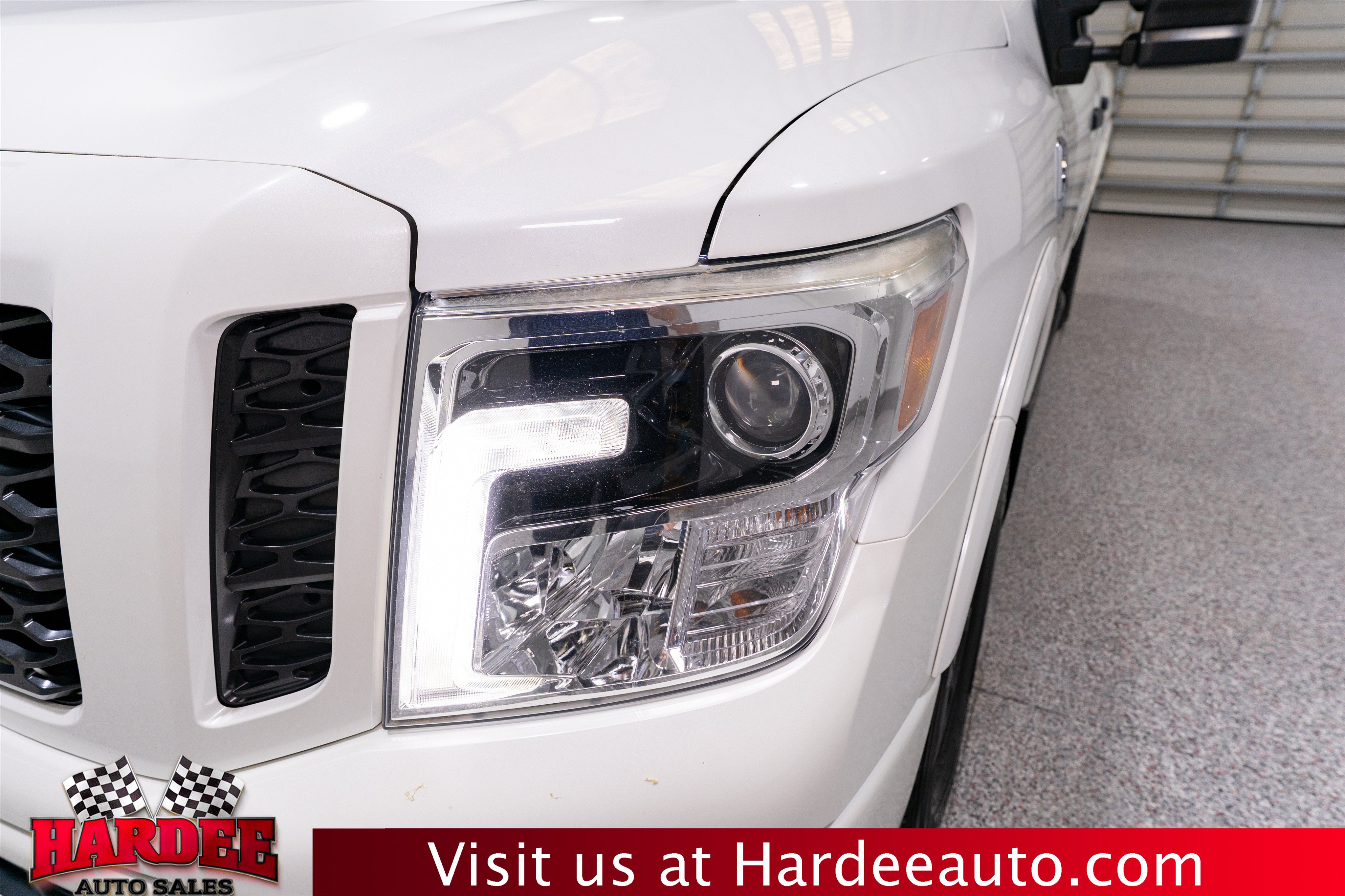 Used 2019 Nissan Titan PRO-4X w/ Pro-4x Convenience Package AWD/4WD image 8
