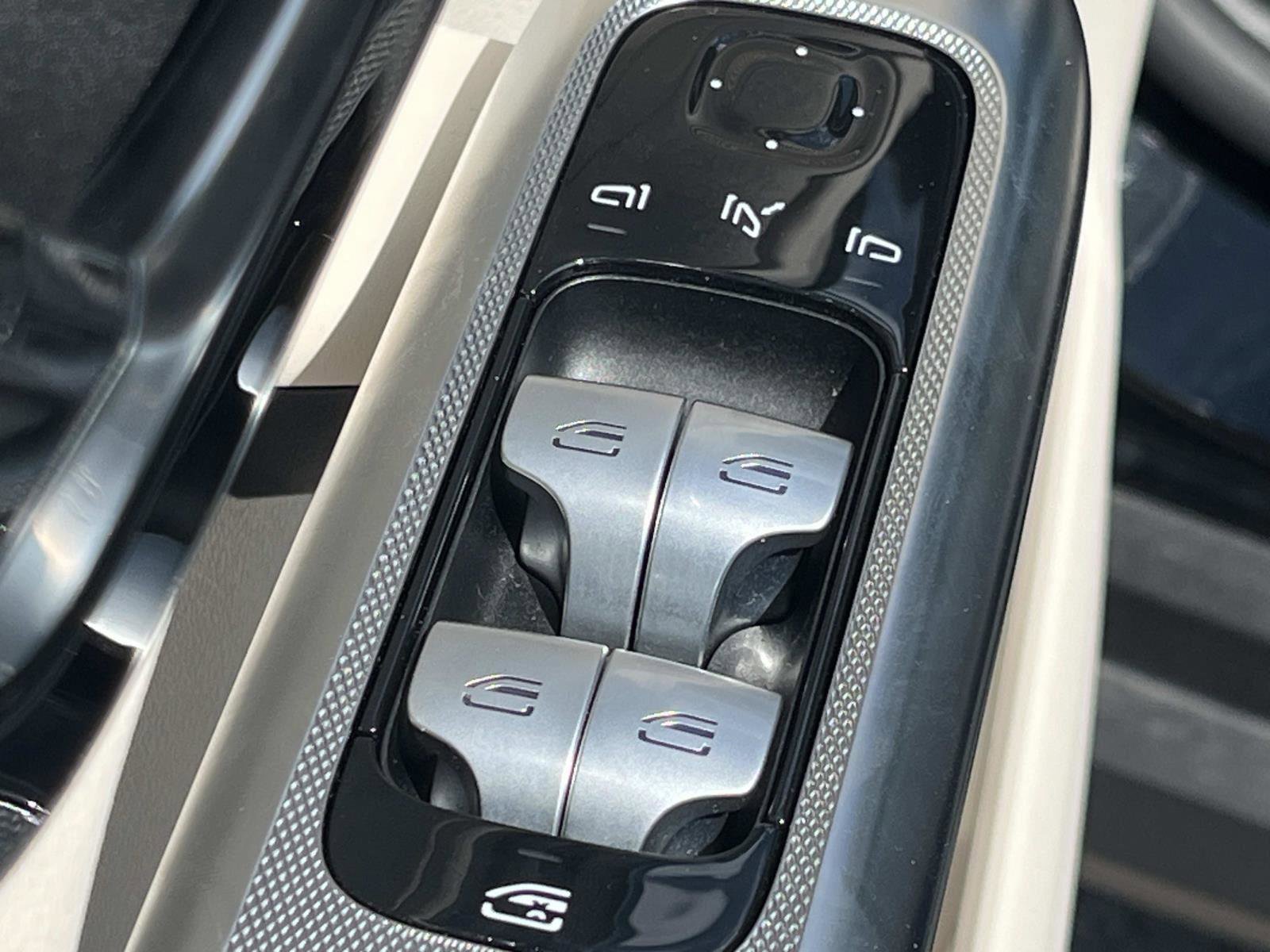 Certified 2025 Mercedes-Benz GLC 300 4MATIC image 19