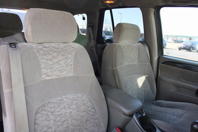 Used 2002 GMC Envoy SLE image 18