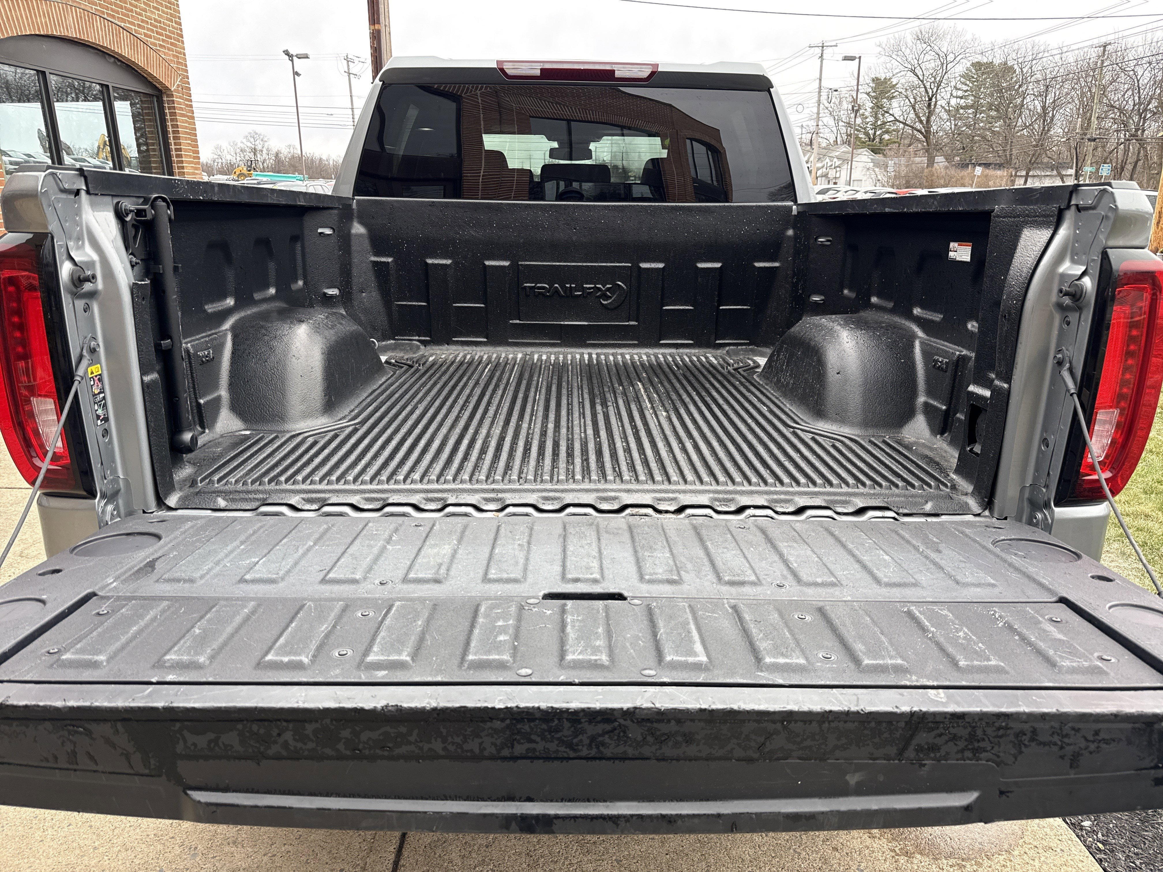 Used 2025 GMC Sierra 1500 SLT image 5