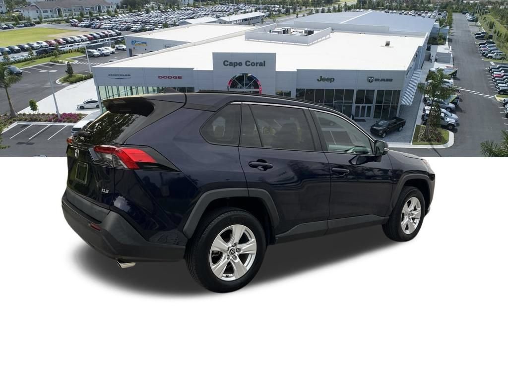 Used 2021 Toyota RAV4 XLE w/ Convenience Package FWD image 6