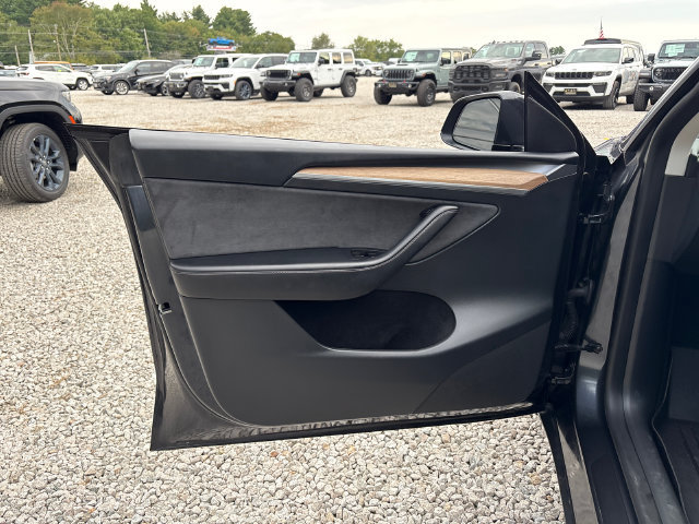 Used 2025 Tesla Model Y Long Range AWD/4WD image 15