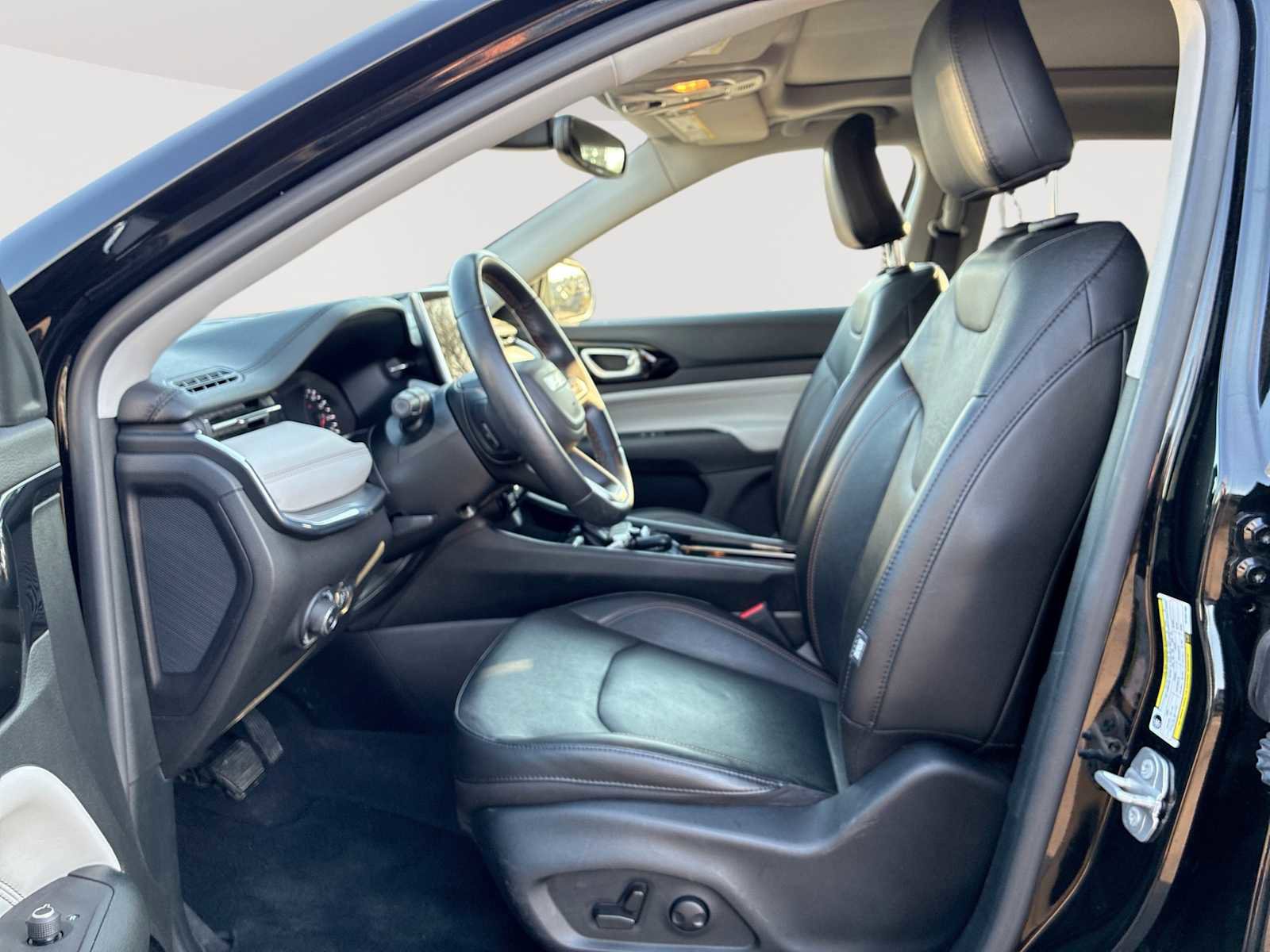 Used 2022 Jeep Compass Limited w/ Sun and Sound Group image 19