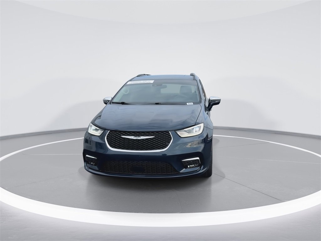 Used 2022 Chrysler Pacifica Limited image 3