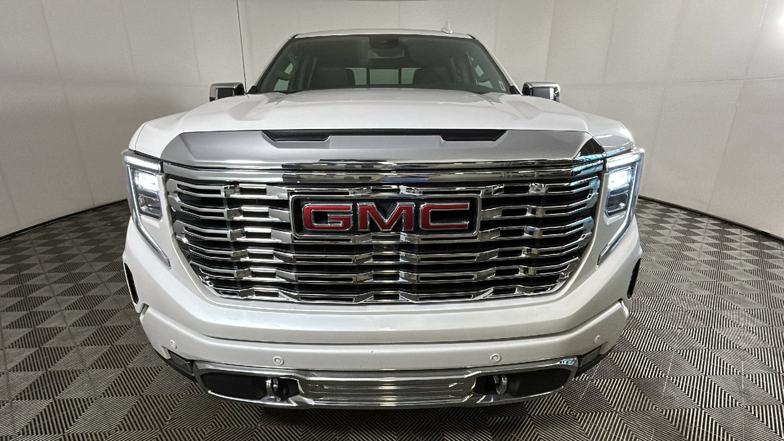 Used 2022 GMC Sierra 1500 Denali AWD/4WD image 9