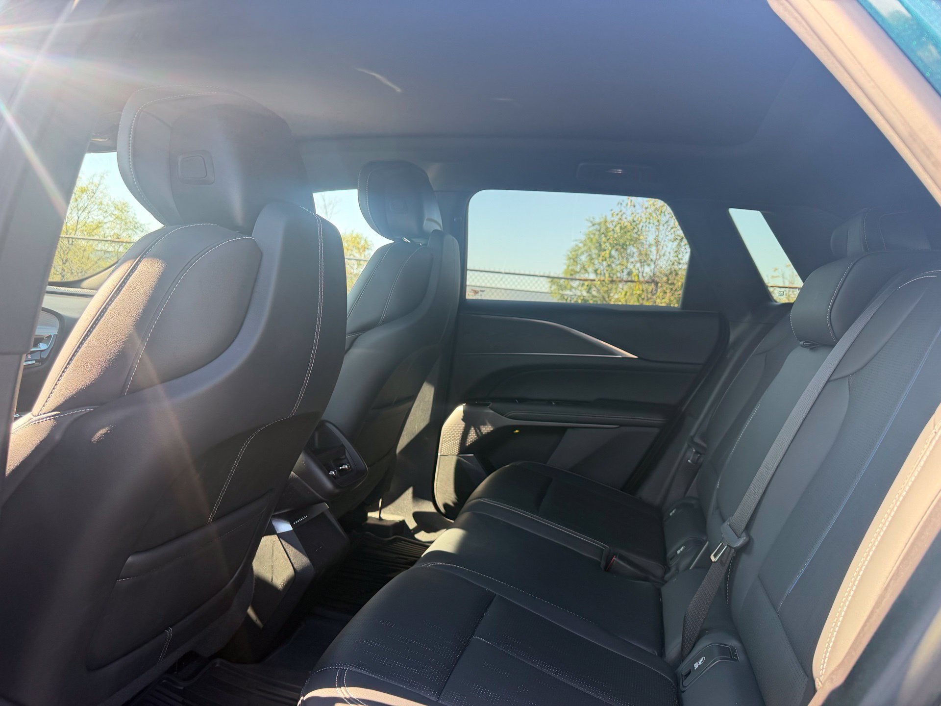 Used 2024 Cadillac Lyriq Luxury AWD/4WD image 15