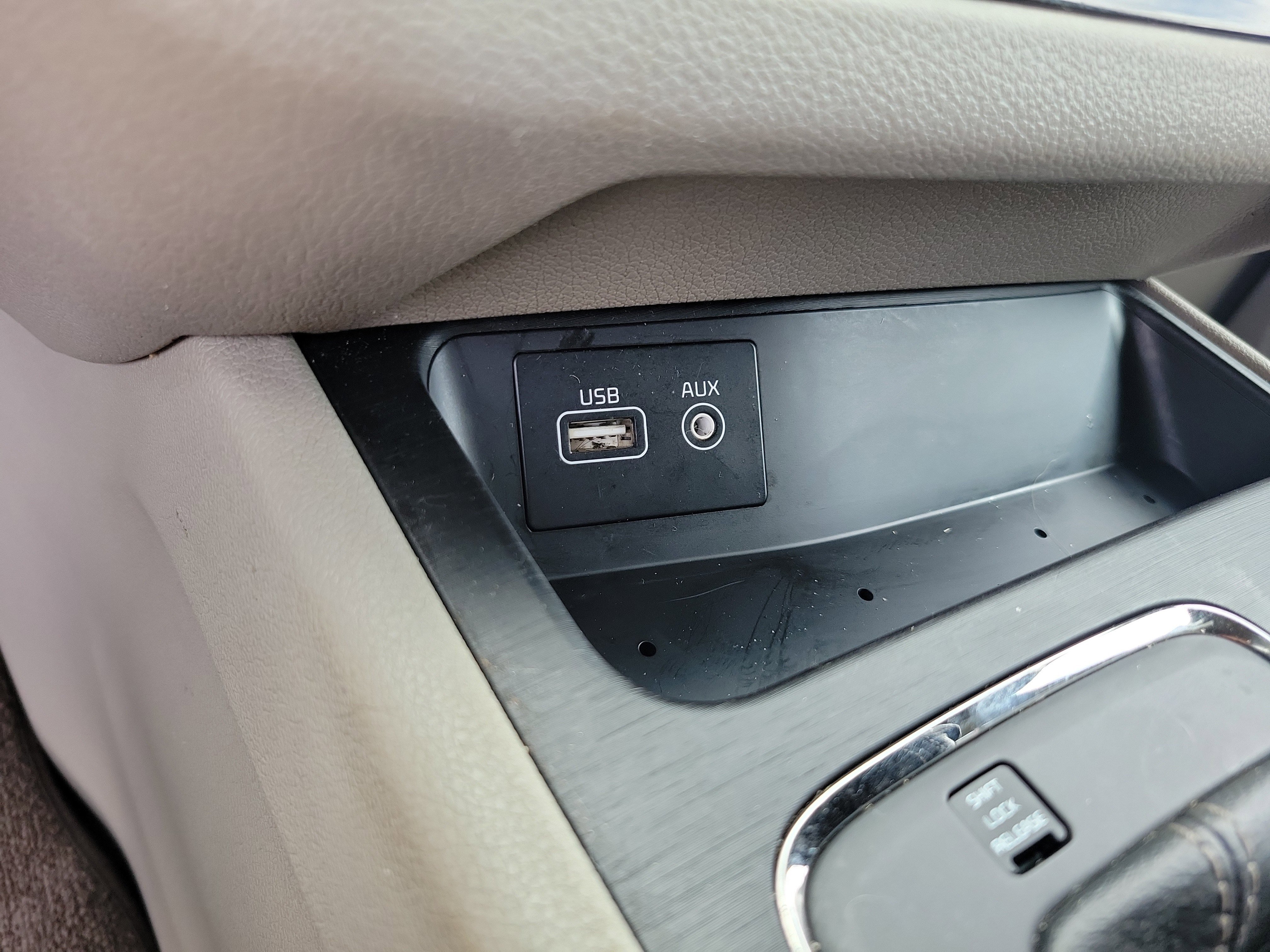 Used 2017 Kia Sedona LX w/ LX Essentials Premium Package FWD image 14