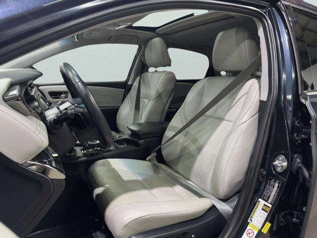 Used 2018 Toyota Avalon Limited image 29