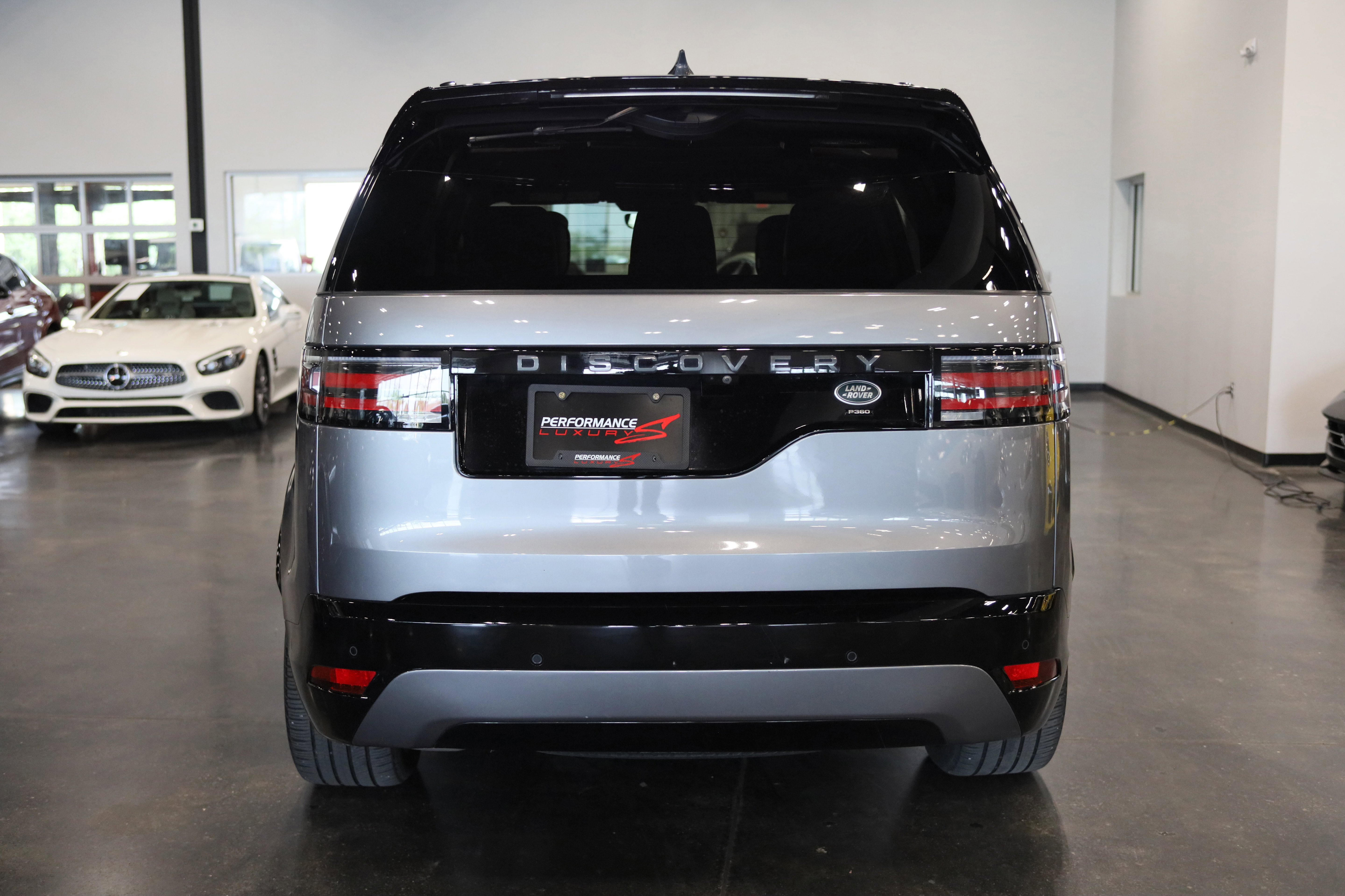 Used 2023 Land Rover Discovery S R-Dynamic AWD/4WD image 5